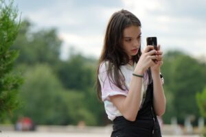 子ども写真を顔明るく撮るための設定は？