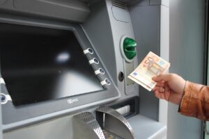 笑顔を引き出すための効果的なコミュニケーション方法は？