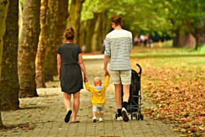 子どもと家族が一緒に楽しむ記念撮影のコツは？